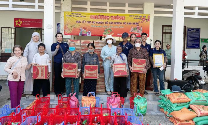 Hàm Thuận Nam: Chùa Phước Minh Trao 200 Phần Quà Xuân Yêu Thương Đến Người Dân Có Hoàn Cảnh Khó Khăn