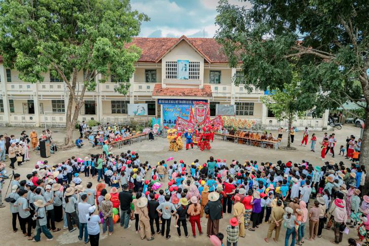 Hàm Thuận Bắc: Phân Ban Thanh Thiếu Nhi Phật Tử Tổ Chức Trung Thu Tại Trường Tiểu & Trung Học Cơ Sở Đông Giang