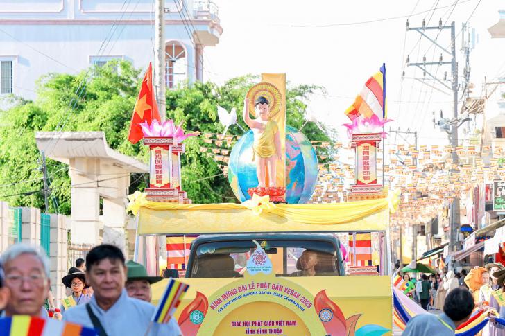 Phan Thiết: Trang Nghiêm Tổ Chức Lễ Rước Tôn Tượng Đản Sinh