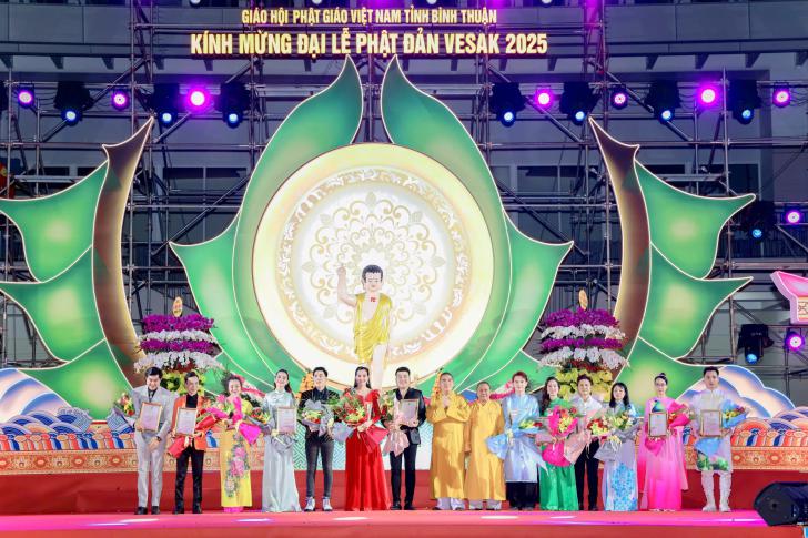 Phan Thiết: Đêm Văn Nghệ Kính Mừng Đại Lễ Vesak PL. 2569 – DL. 2025 Diễn Ra Đặc Sắc