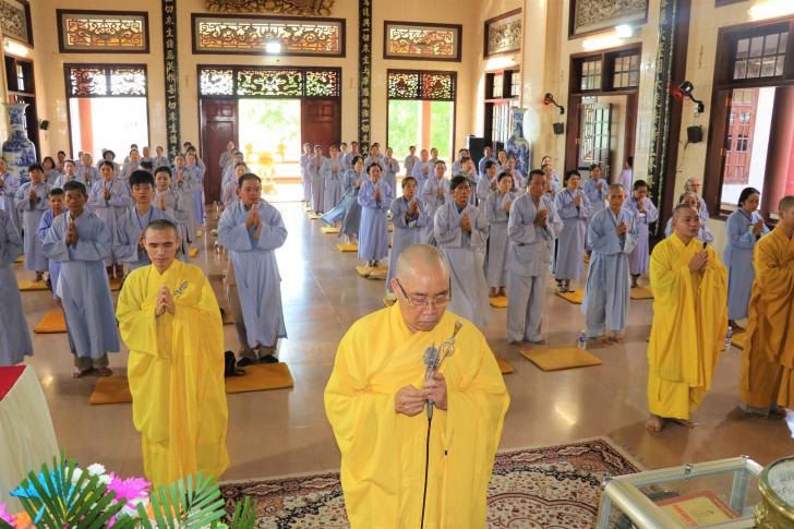 Lạc Đạo: Chùa Tỉnh Hội Phật Ân tổ chức ngày tu Bát Quan Trai Giới