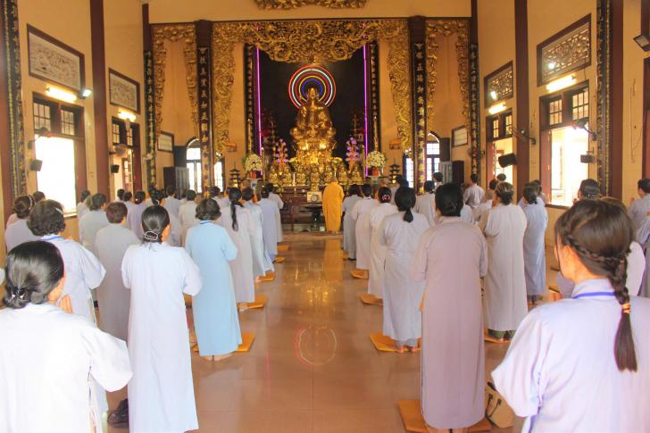 Phan Thiết: Chùa Tỉnh Hội Phật Ân Tổ Chức Bát Quan Trai Giới Cho Hơn 100 Phật Tử